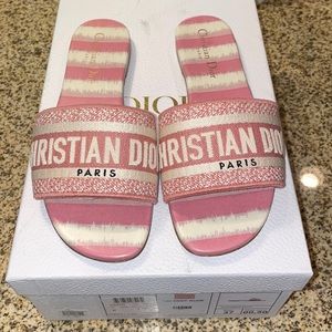Dior - D-WAY strip slides. Size 7.